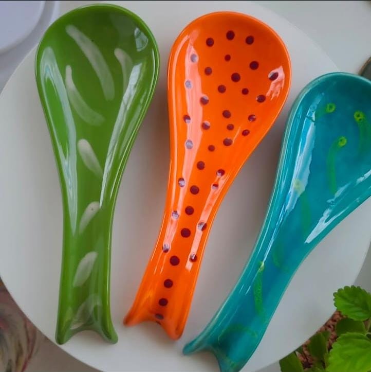 Trio de apoios e descansos de colher em cerâmica vitrificada colorida para cozinha e mesa posta